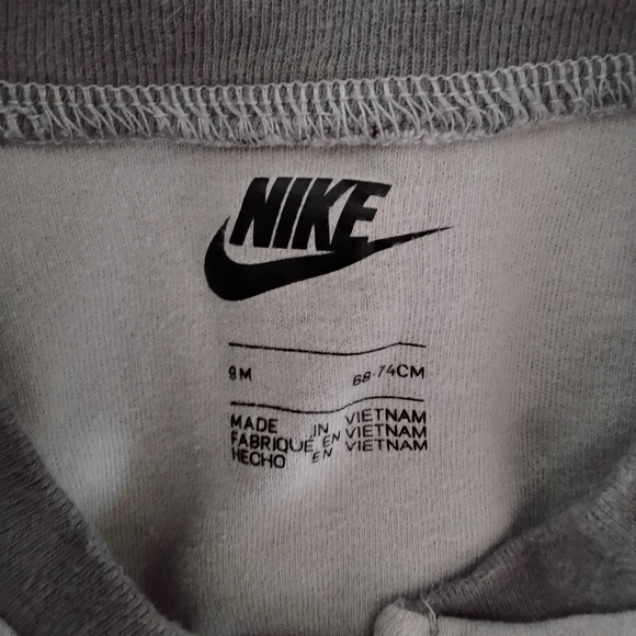 Nike Grey Logo Footed One Piece Sleeper Size 9m Baby - Picture 3 of 3